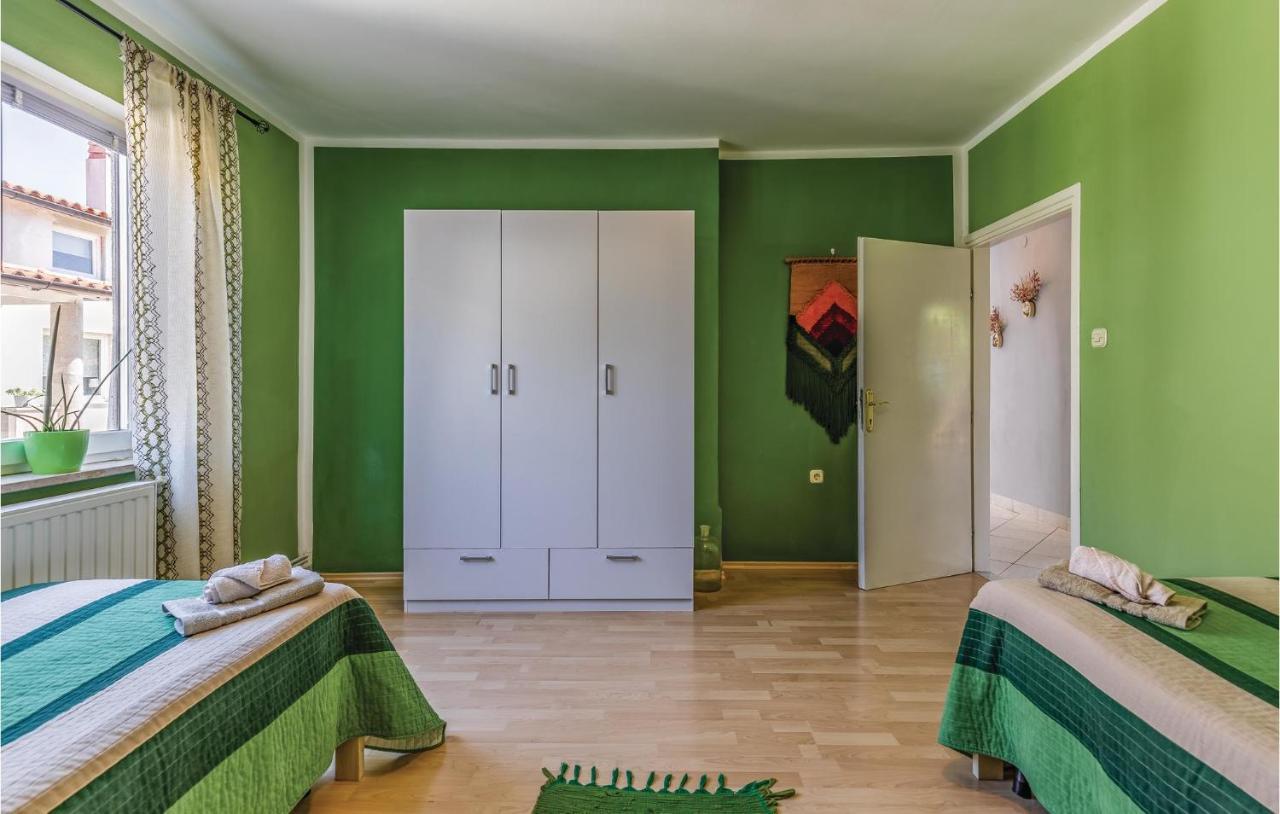 Gorgeous Apartment In Pula With Kitchen Exterior photo