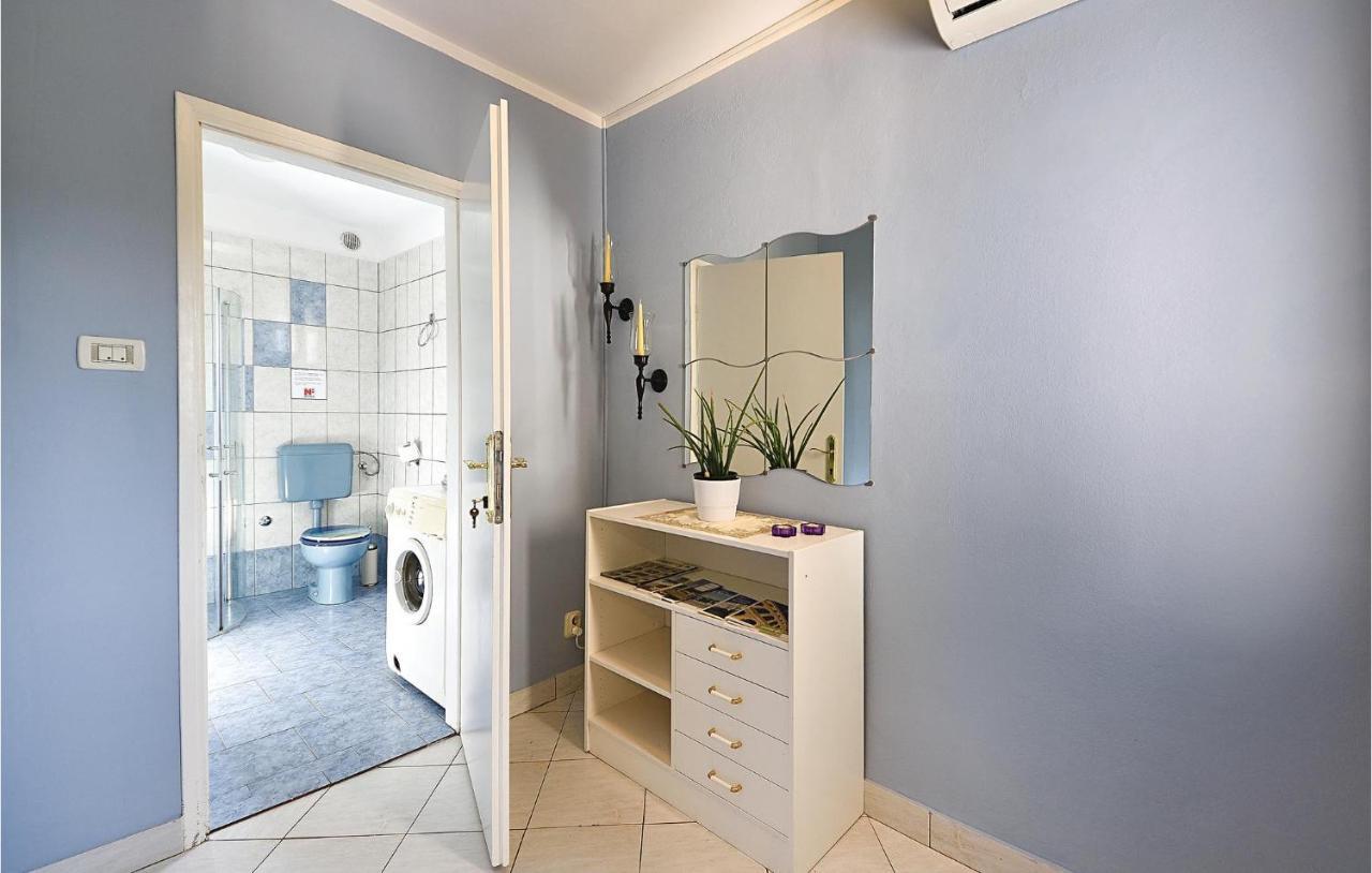 Gorgeous Apartment In Pula With Kitchen Exterior photo