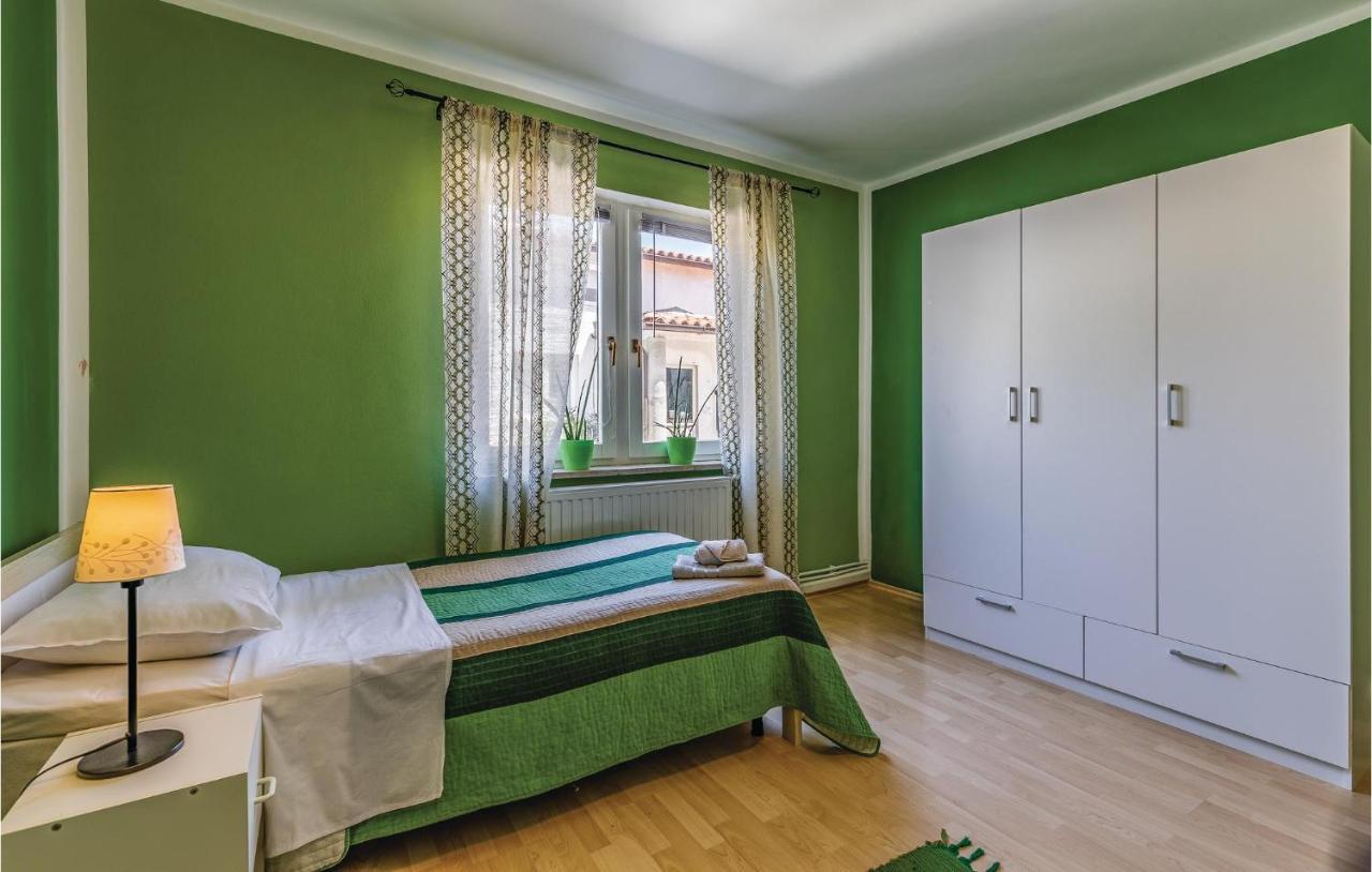 Gorgeous Apartment In Pula With Kitchen Exterior photo
