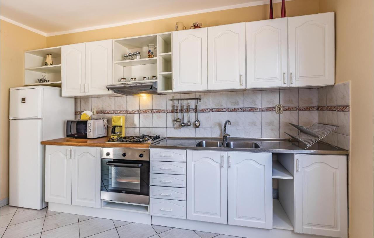 Gorgeous Apartment In Pula With Kitchen Exterior photo