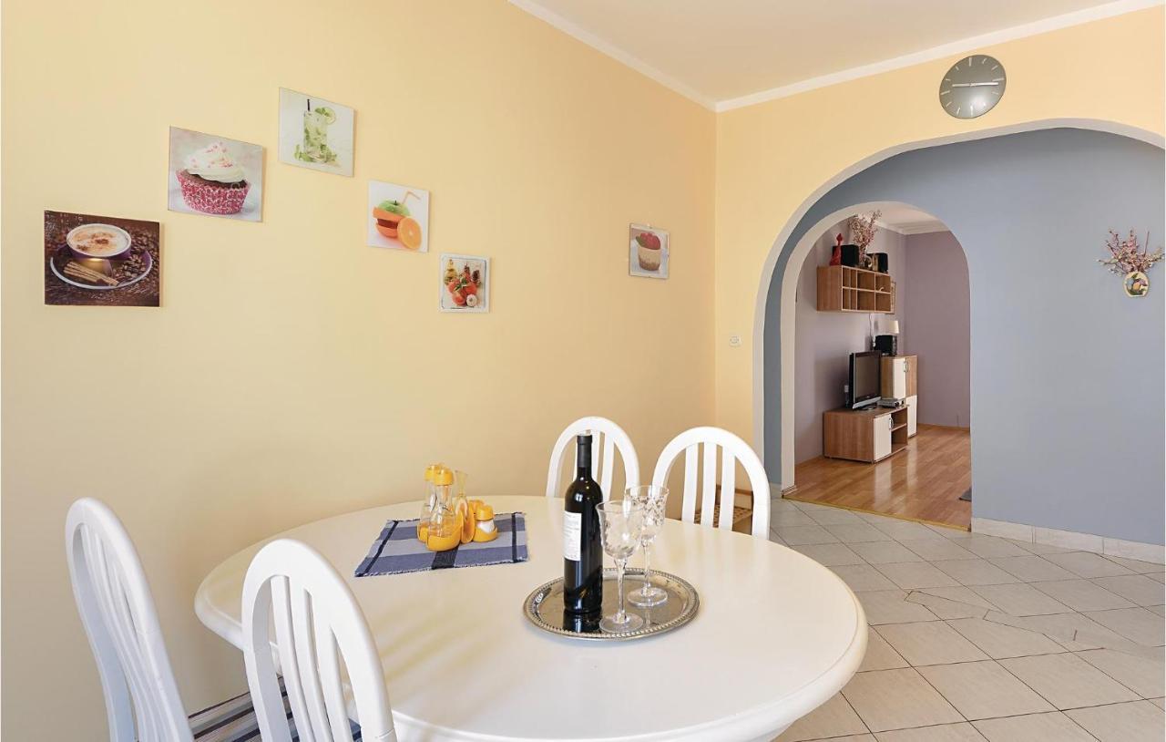 Gorgeous Apartment In Pula With Kitchen Exterior photo