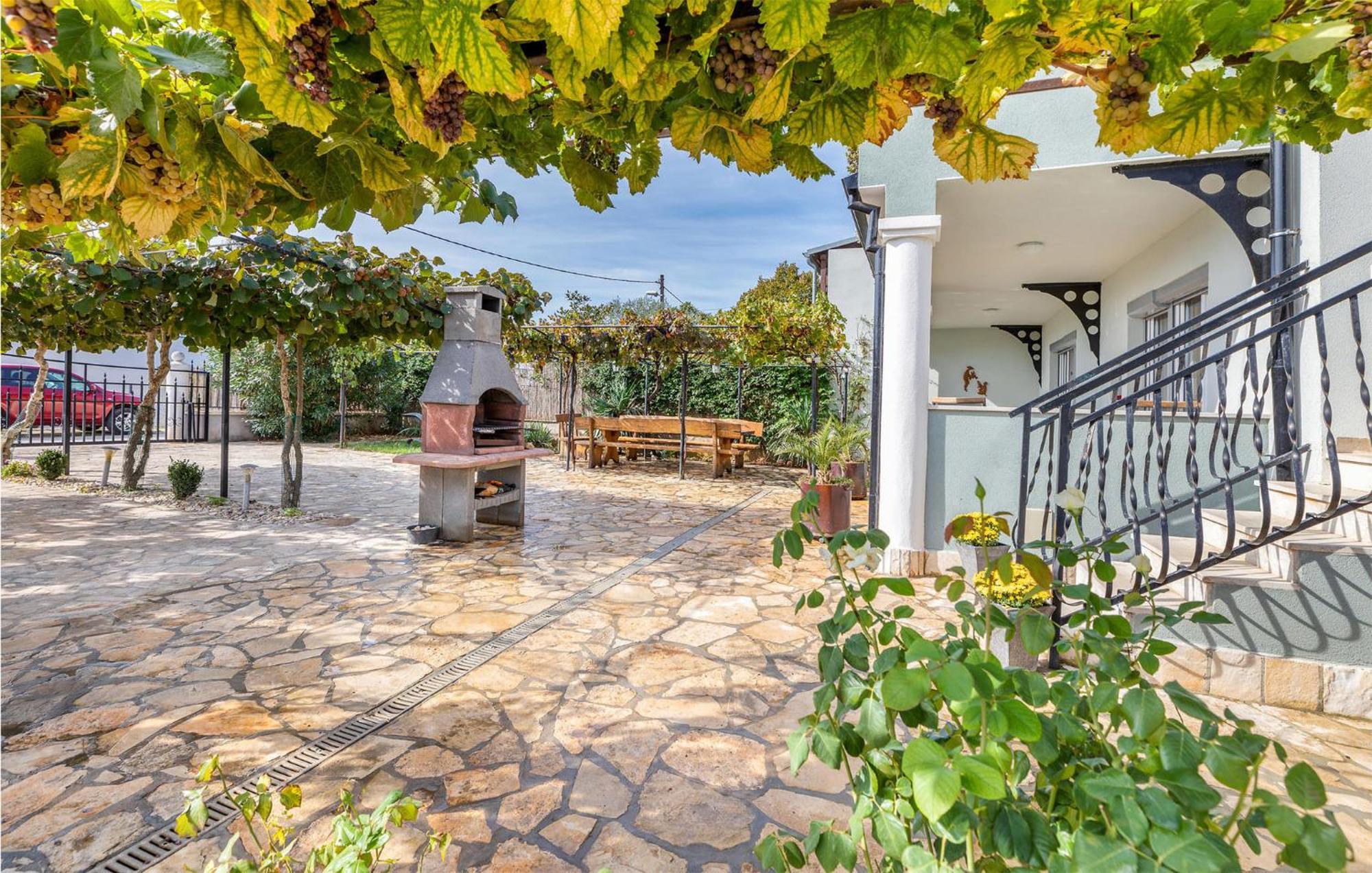 Gorgeous Apartment In Pula With Kitchen Exterior photo